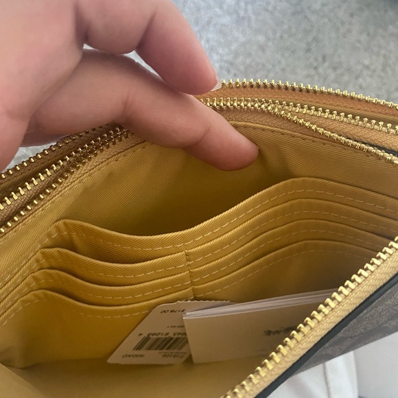 NWT Coach Wristlet - Picture 2 of 4